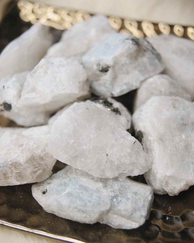 Moonstone raw | Intuition, Feminine Energy & Lunar Wisdom