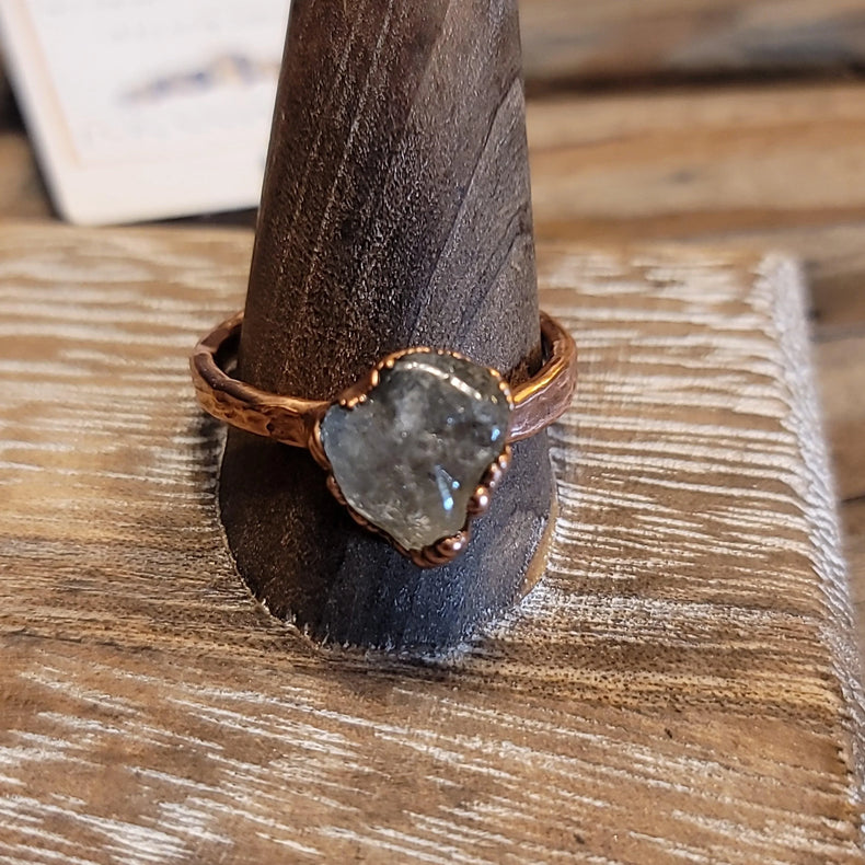 12 Quartz Ring - Wild Raven