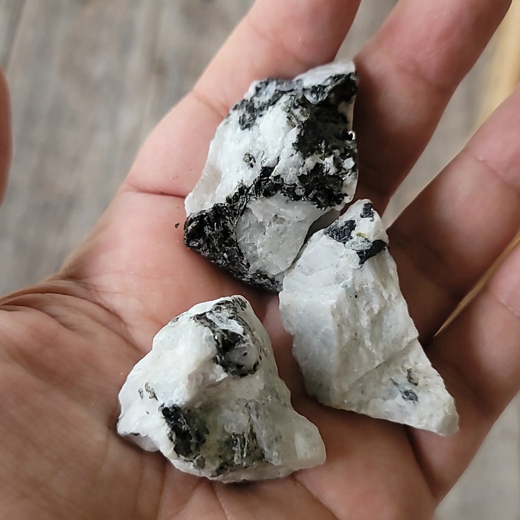 Moonstone raw | Intuition, Feminine Energy & Lunar Wisdom