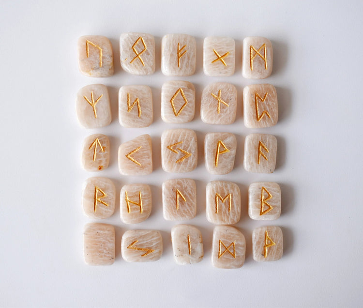 Rune Set - Moonstone
