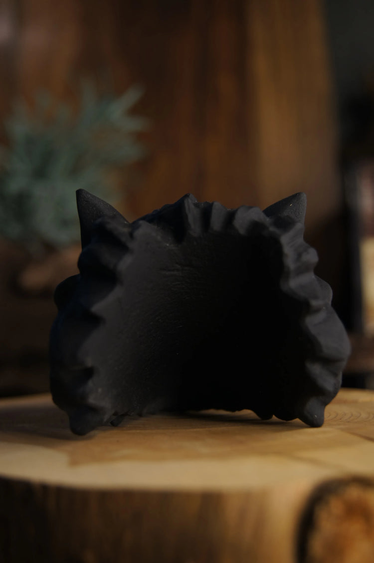 Obsidian wolf