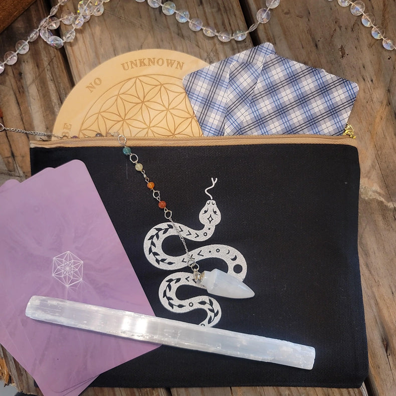 Zippered canvas bag - Wild Raven