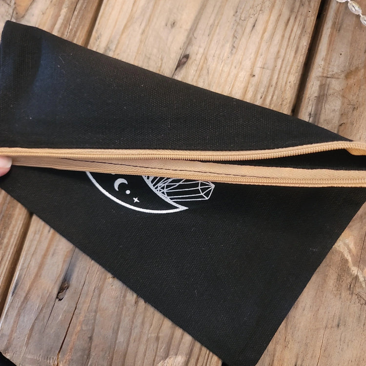 Zippered canvas bag - Wild Raven