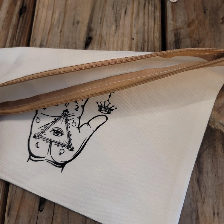 Zippered canvas bag - Wild Raven