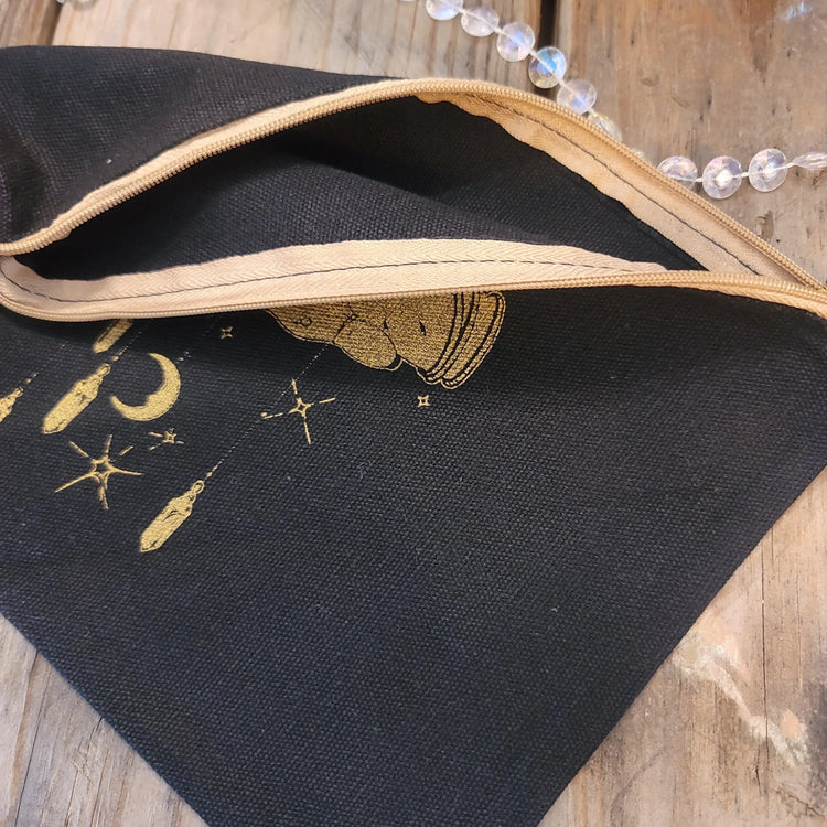 Zippered canvas bag - Wild Raven