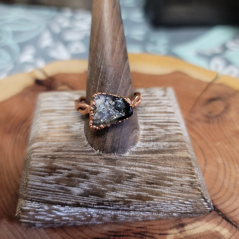 11.5 Tourmalinated Quartz ring - Wild Raven