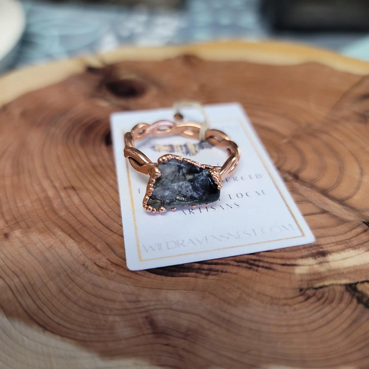 11.5 Tourmalinated Quartz ring - Wild Raven