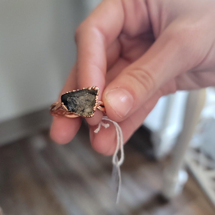 11.5 Tourmalinated Quartz ring - Wild Raven