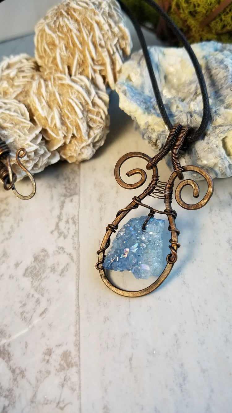 Mini Geode Pendant - Wild Raven