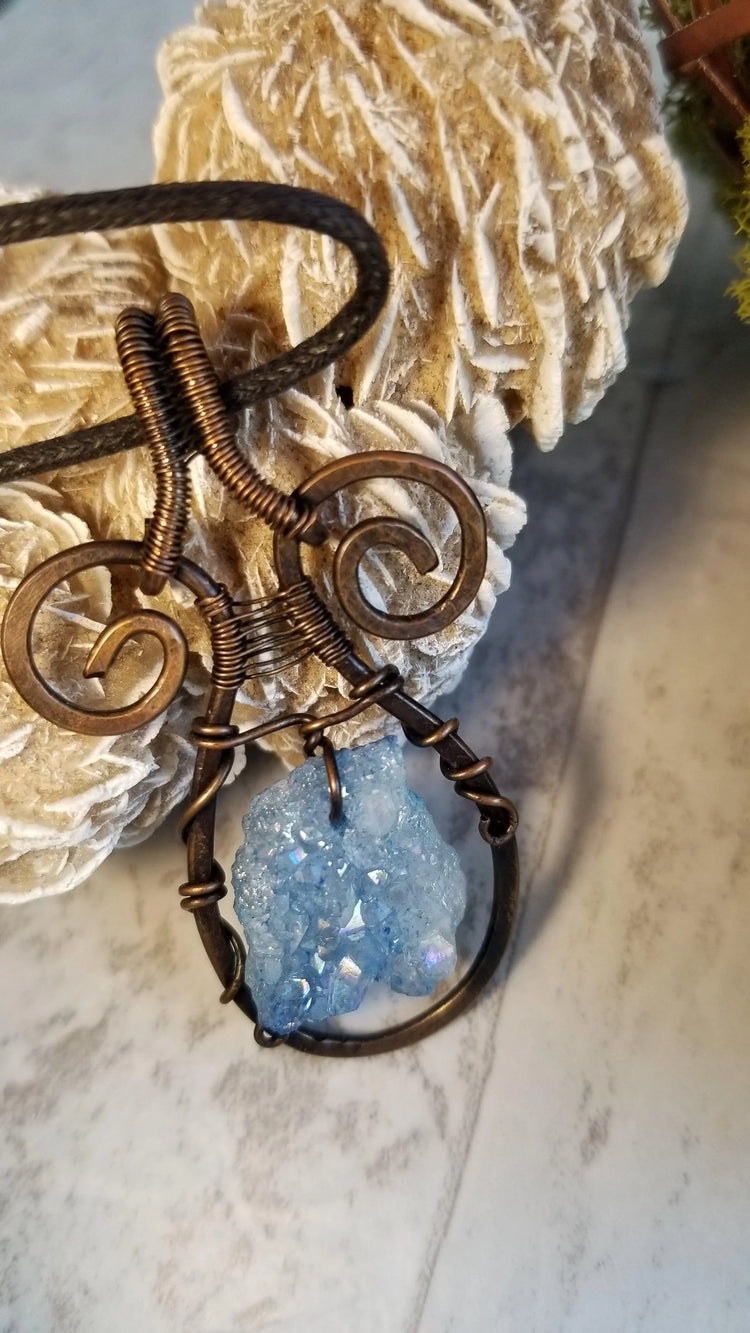 Mini Geode Pendant - Wild Raven