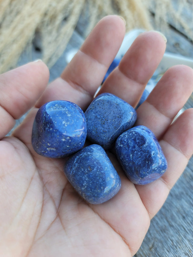 Dumortierite tumbled