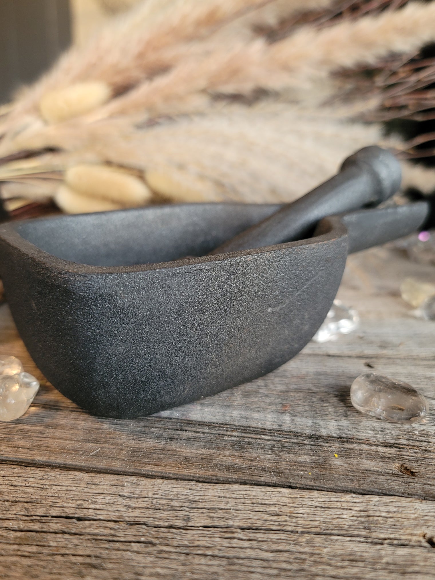 Mortar and Pestle w/ Pour Spout Cast Iron  (7 in.)