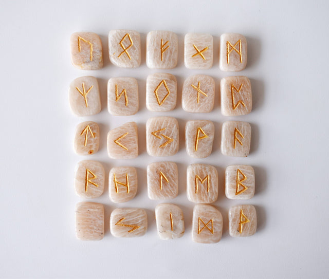 Rune Set - Moonstone
