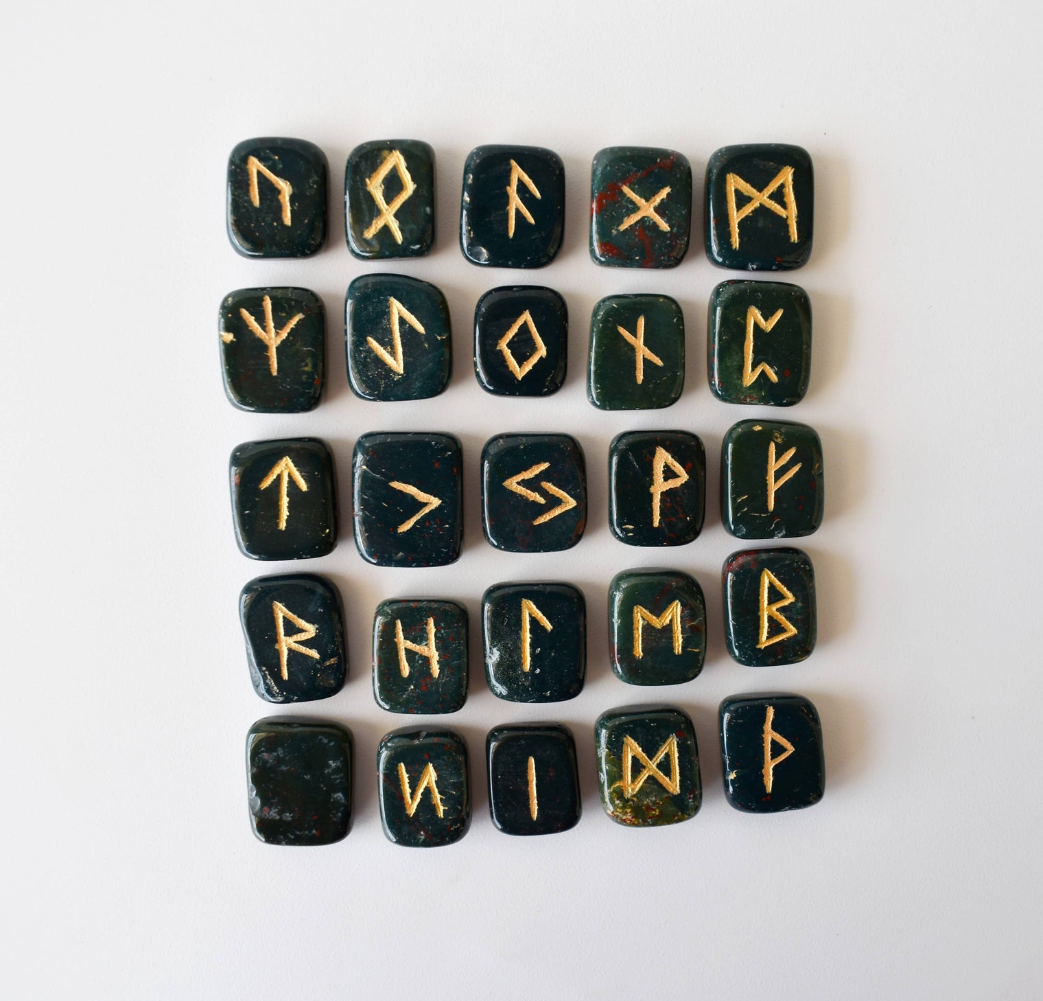 Rune Set - Bloodstone