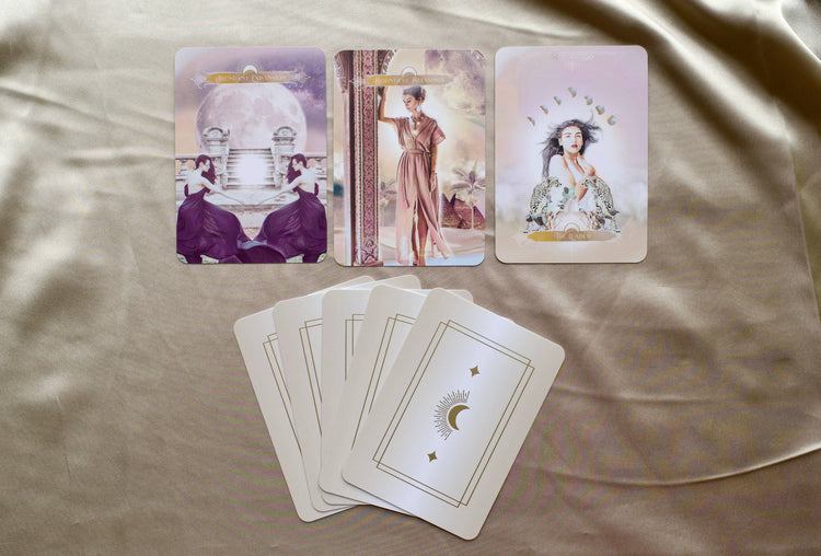 The Wealthy Woman Oracle Deck: 44 Cards and 96 Page Book