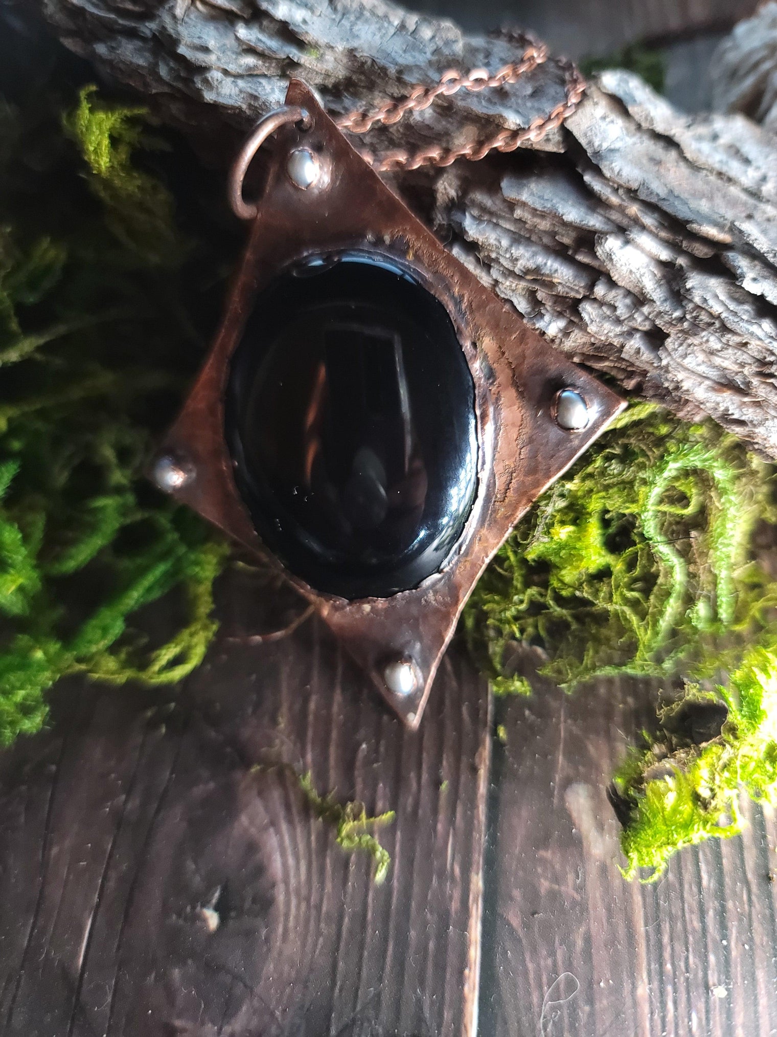 Obsidian Scrying shield Pendant - Wild Raven