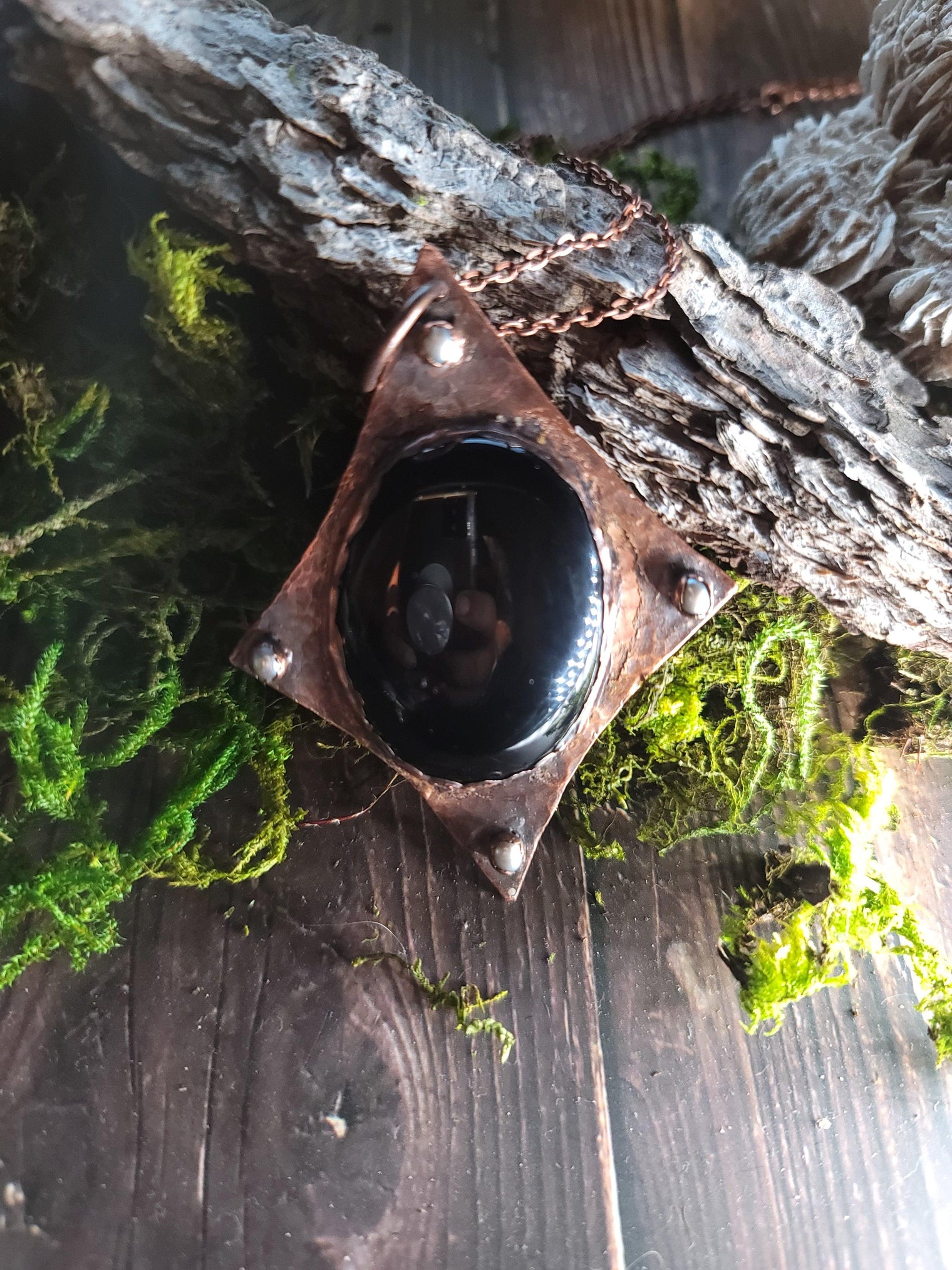 Obsidian Scrying shield Pendant - Wild Raven